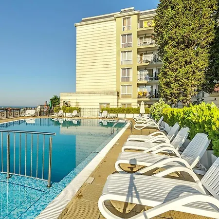 Апартаменты феста първа линия *